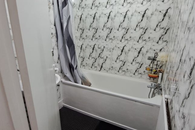 51 Lea Road, SOUTHALL photo 5