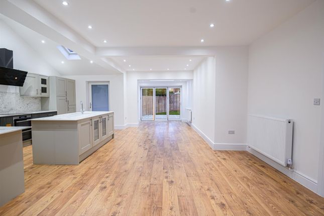 Elm Lodge, Kings Meadow Lane, Rushden photo 3