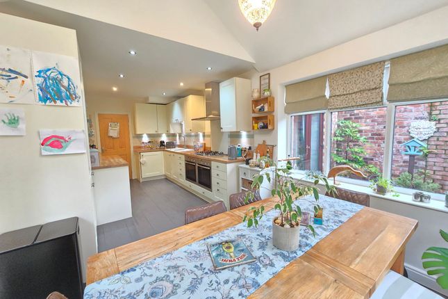 9 Heyes Lane, Altrincham photo 3