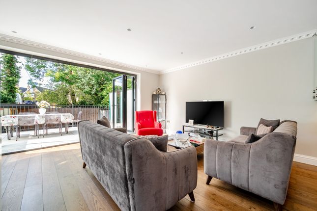 Willow Way, Sunbury-On-Thames photo 4