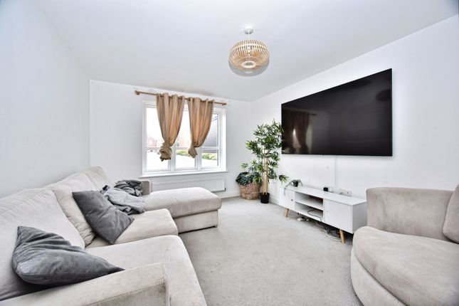 33, Coleman Way, Parkwood, Maidstone photo 3