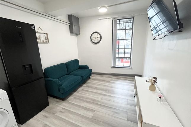 Flat to rent in High Street, Swansea