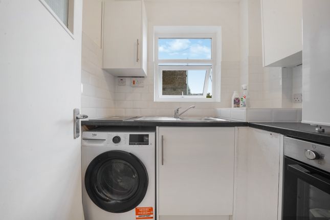 14 Avonmore Road, Greater London photo 4
