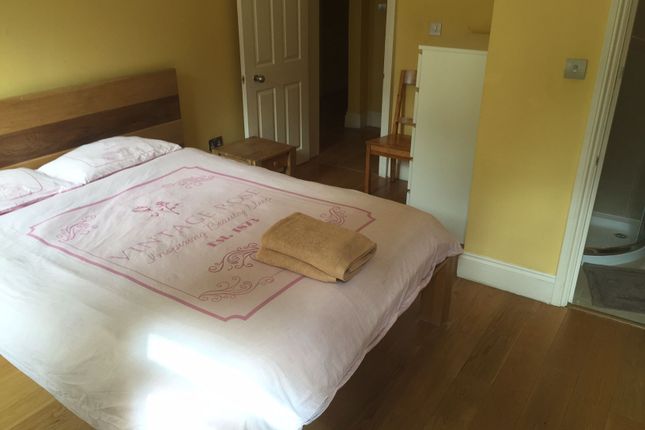 Flat 3, EFE House, Islington photo 2