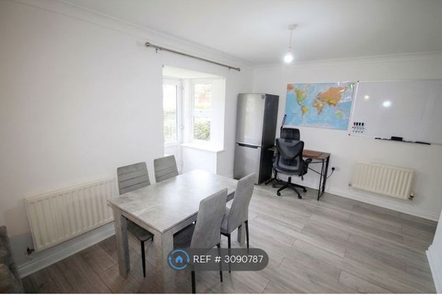 Cottage Close, Harrow photo 4
