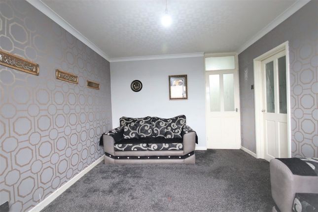 9 Tenby Close, Blackburn photo 3