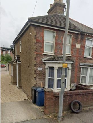 Thumbnail Semi-detached house to rent in Hughenden Road, High Wycombe