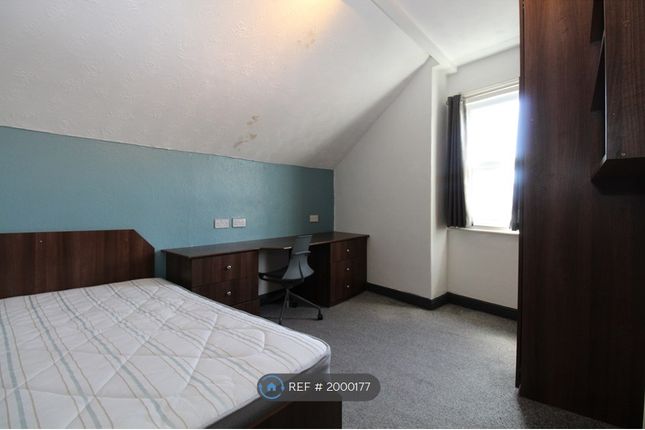 Room to rent in Beechwood Terrace, Leeds