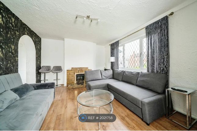 Thumbnail Semi-detached house to rent in Kingswood Avenue, Hounslow