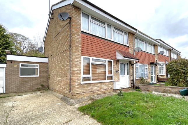Thumbnail Semi-detached house for sale in Kimpton Close, Hemel Hempstead, Hertfordshire