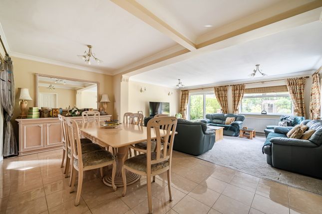 17, Birchdale, Buckinghamshire photo 3