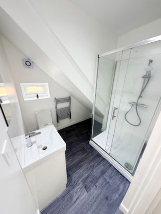 Thorn Close, Northolt photo 5