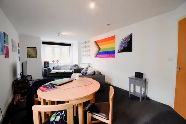 2B2B Apt 11, Union Place, 723 Pershore Road Selly Park, Apt 11, Birmingham photo 2