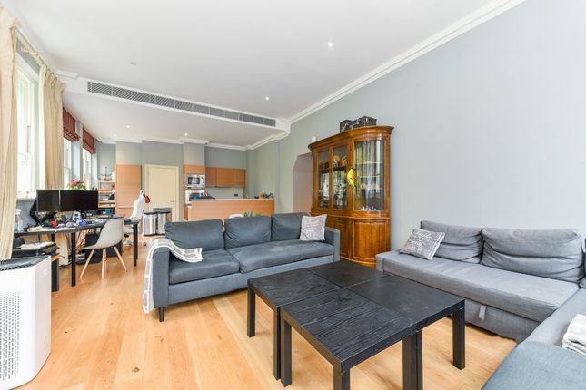 Flat for sale in Vincent Square, London