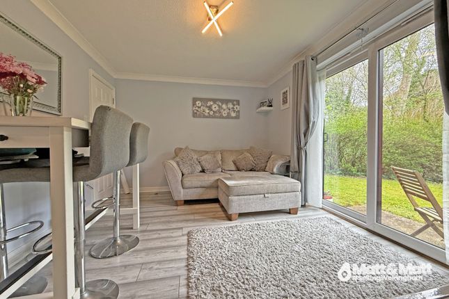 35 Landen Court, Finchampstead Road, Berkshire photo 2