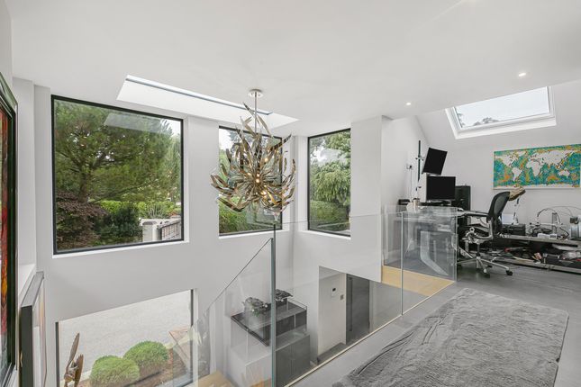 7, Vicarage Close, Kingswood photo 3