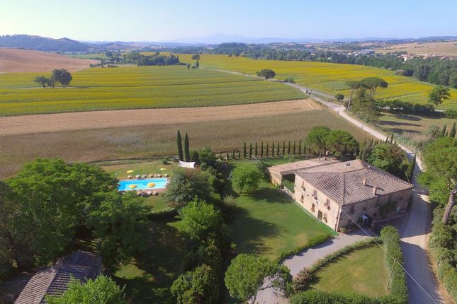Thumbnail Country house for sale in Via di Vignale, Monteroni D'arbia, Toscana