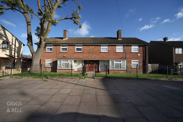 Thumbnail Flat for sale in Ramsey Close, Luton, Bedfordshire