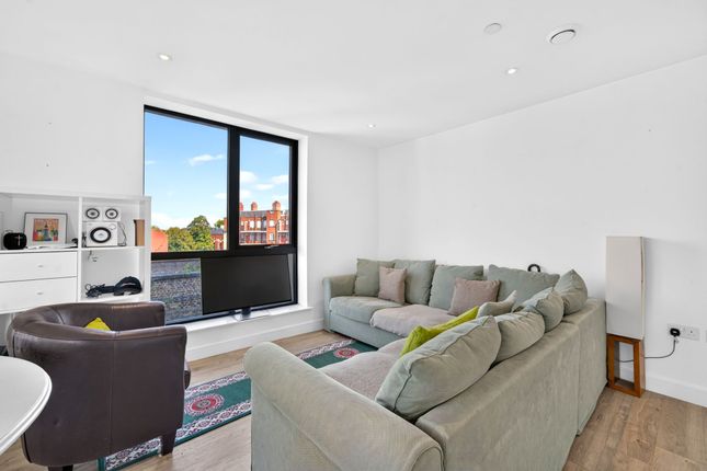 Apt 10, Antiopa House, London photo 4