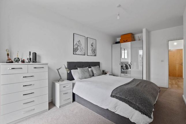 Flat for sale in Carter Court, Gilding Way, Southall