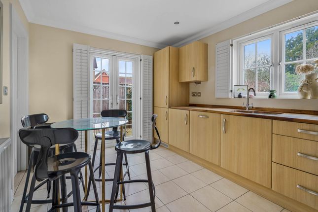 3, East Arms Place, Maidenhead photo 3