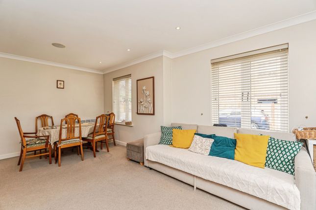 Flat 1/Kingsdowne House, 69 Meadrow, Godalming photo 4