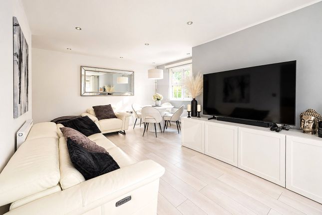 Flat 2,,, Tingwall Court, Mill Hill photo 2