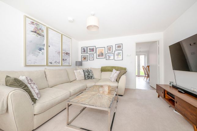 19, Wheatsheaf Avenue, Uckfield photo 3