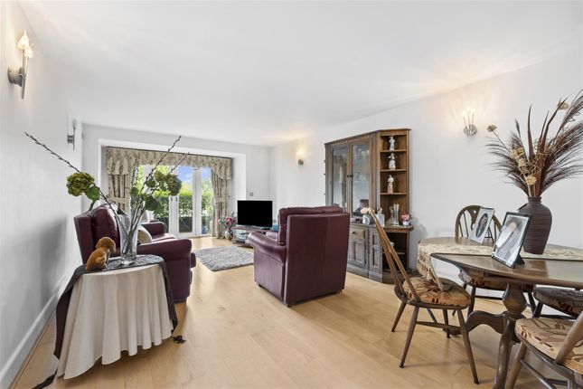 Grosvenor Heights, North Chingford photo 3