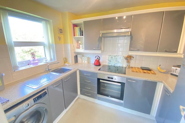 8 Pier House, Canalside, Blackburn photo 3