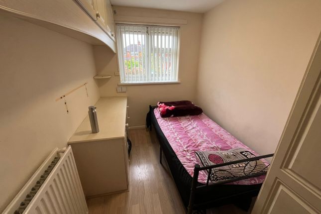 20, Pinewood Avenue, Leicester photo 4