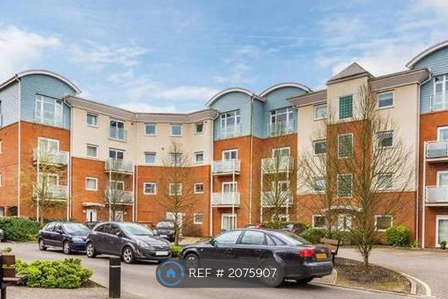 Flat to rent in Parkham House, Redhill