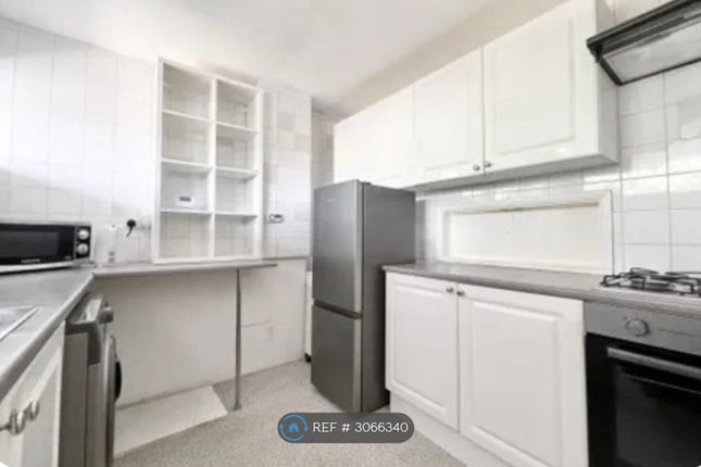 Flat, Ailantus Court Stonegrove, Edgware photo 2