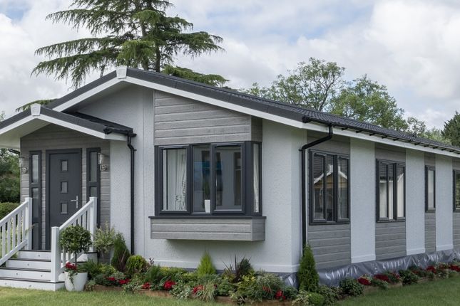 2-bed caravan on Sandfield Mobile Home Park, Litchfield Road Brownhills, Walsall, £190,000