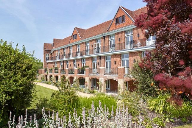 Thumbnail Flat for sale in King Edward VII Apartments, Kings Drive, Midhurst, West Sussex