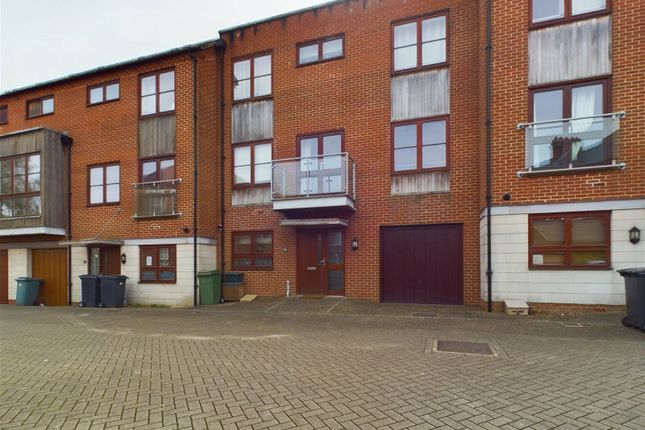 Thumbnail Town house for sale in Canadian Way, Basingstoke