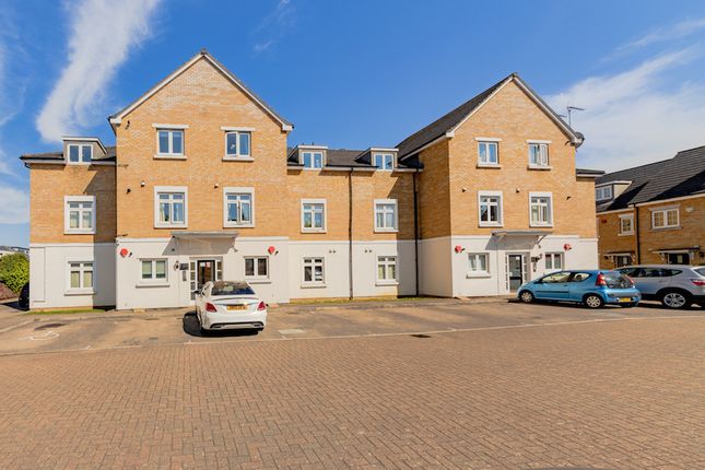 Thumbnail Flat for sale in Brownlow Close, New Barnet