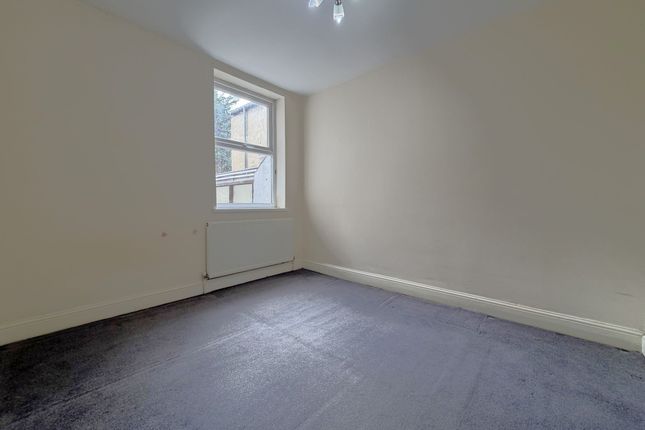 339a Dersingham Avenue, London photo 4