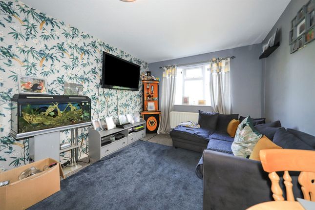 158, Stowheath Lane, Wolverhampton photo 3