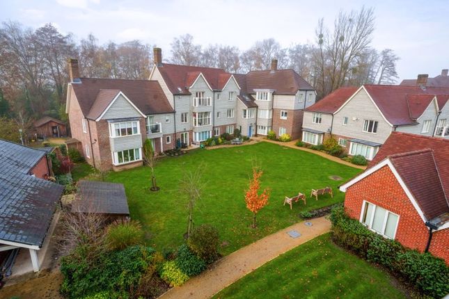 Property for sale in Hampshire Lakes, Oakleigh Square, Yateley Retirement Penthouse Apartment