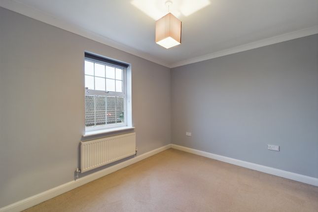 Detached house to rent in Knighton Close, Hampton Vale, Peterborough