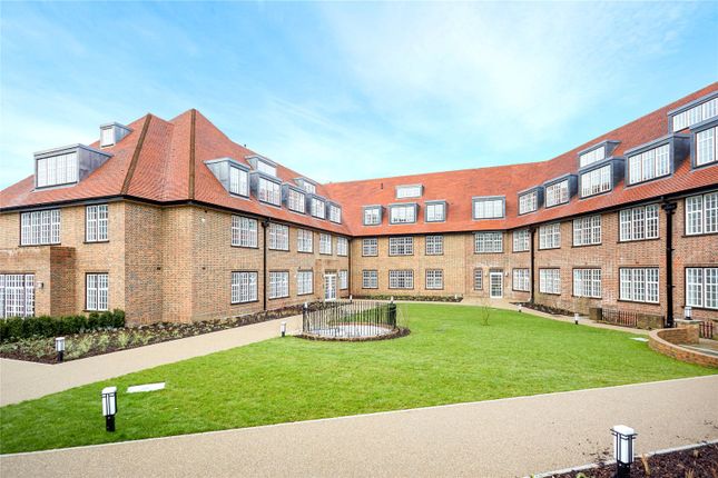 Thumbnail Flat to rent in Linden Court, Lesbourne Road, Reigate, Surrey