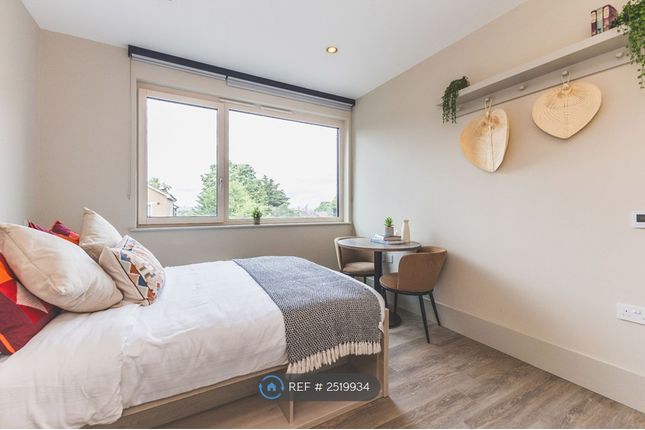 Flat, A Augustus Road, London photo 5