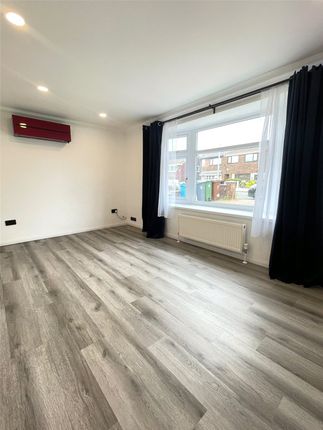 5, Hampshire Road, Chadderton photo 3