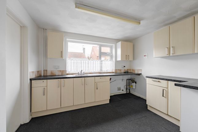 3 Holly Court, Swaffham photo 4