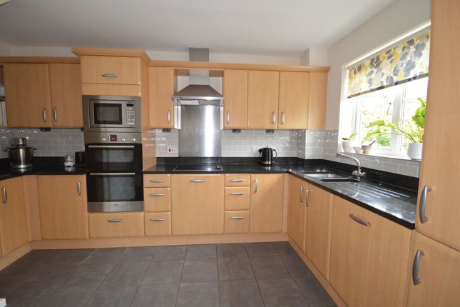 10 Tamarisk Way, Aylesbury photo 3