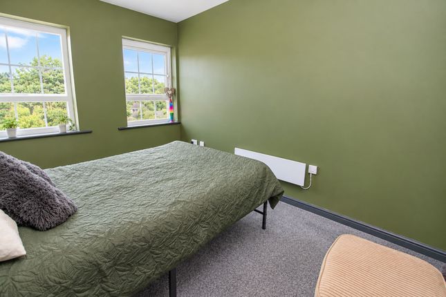 25 Gale Close, Littleborough photo 4