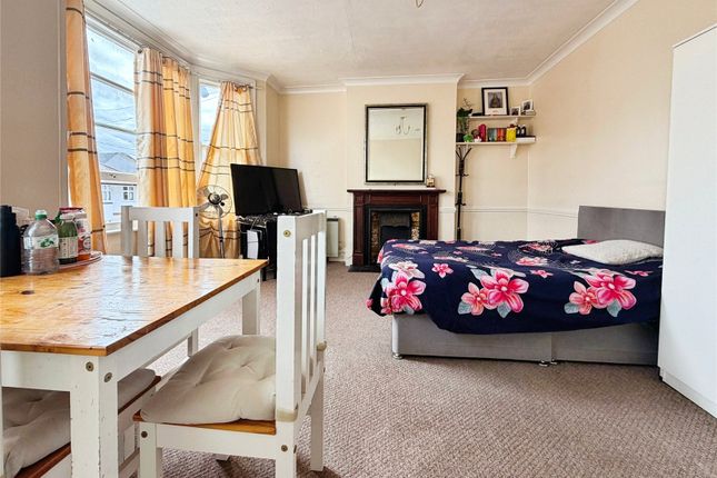 81B,, Otterfield Road, West Drayton photo 4