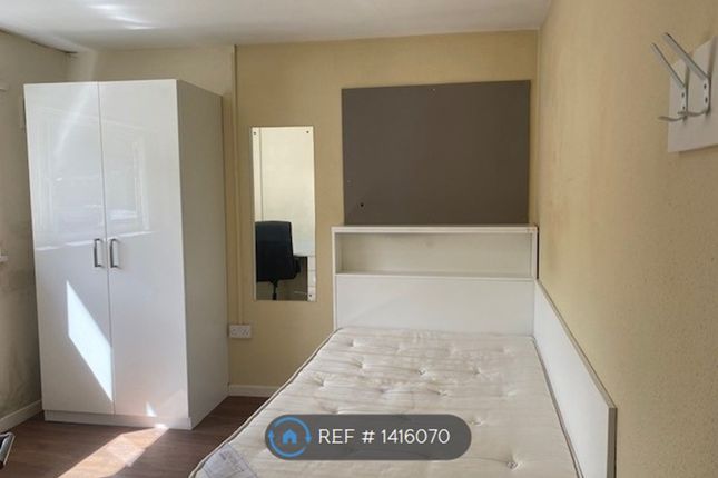 3 bed flat to rent in Top Floor Deiniol Road, Bangor LL57