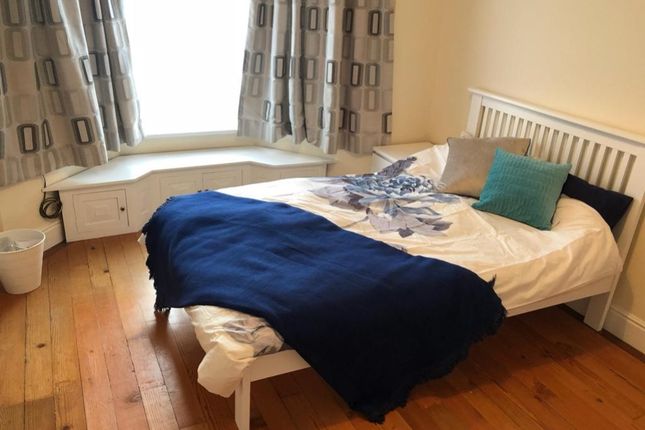 Room to rent in Room 1, 32 Desborough Road, Eastleigh